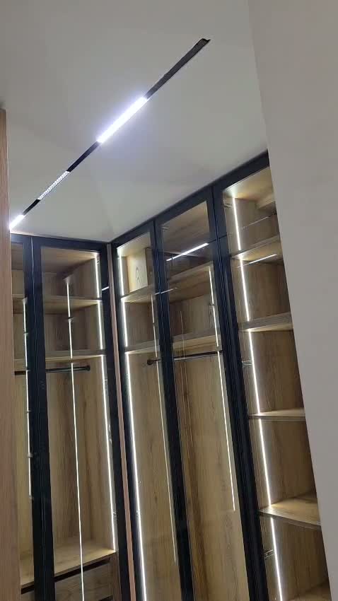 Dhomë Veshjeje me Xham & Dritë LED